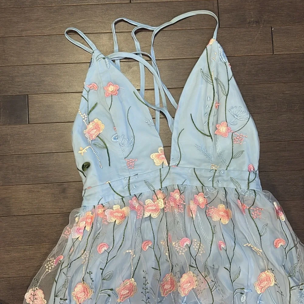 Backless Light Blue Shein Embroidered Floral Halter Dress Women’s M - Picture 4 of 14